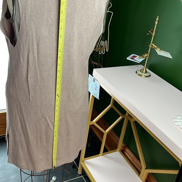 Neutral cardi perfect for the office or office party. - Picture 6 of 8